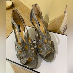 Beautiful stoned dressy heels size 7.5